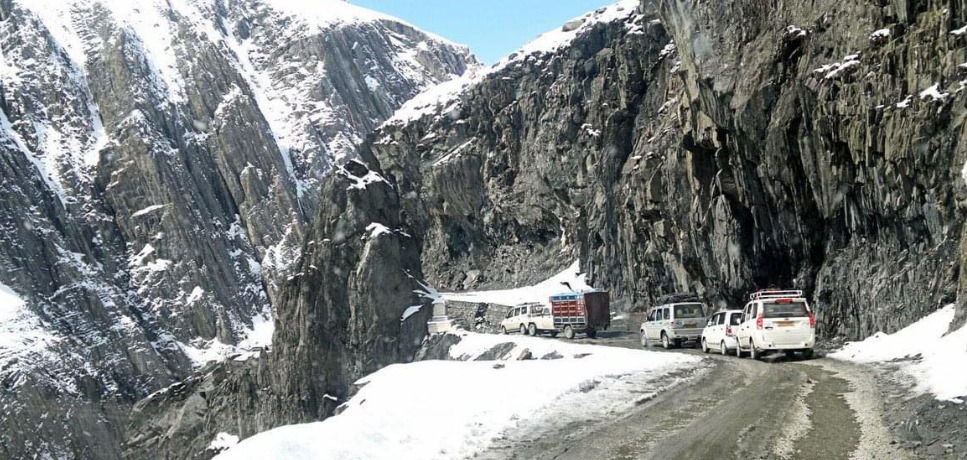 'Srinagar-Sonamarg-Gumri highway closed due to slippery road'